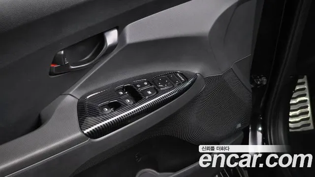 Hyundai Veloster 2021 — фото 17