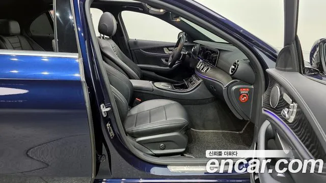 Mercedes-Benz E-Class 2021 — фото 11