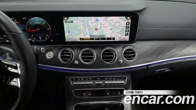 Mercedes-Benz E-Class 2021 — фото 14