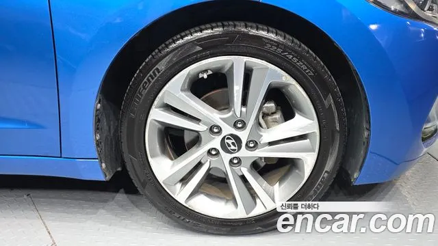 Hyundai AVANTE 2018 — фото 5
