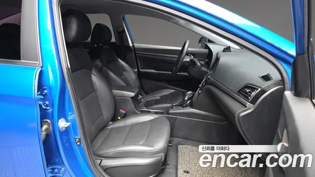 Hyundai AVANTE 2018 — фото 11