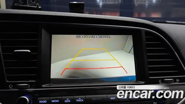 Hyundai AVANTE 2018 — фото 15
