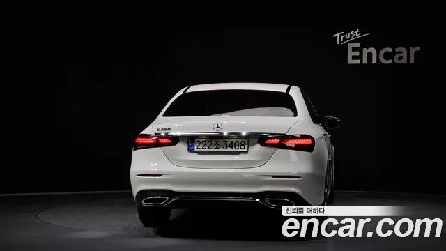 Mercedes-Benz E-Class 2023 — фото 4