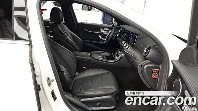 Mercedes-Benz E-Class 2023 — фото 11