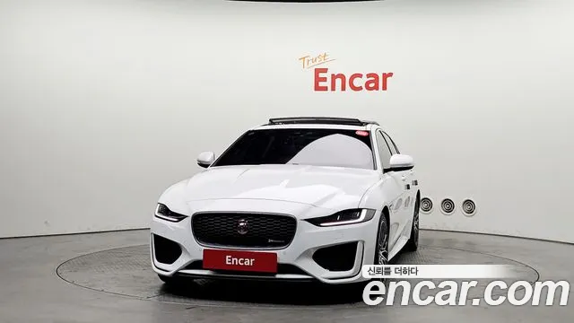 Jaguar XE 2020 — фото 3