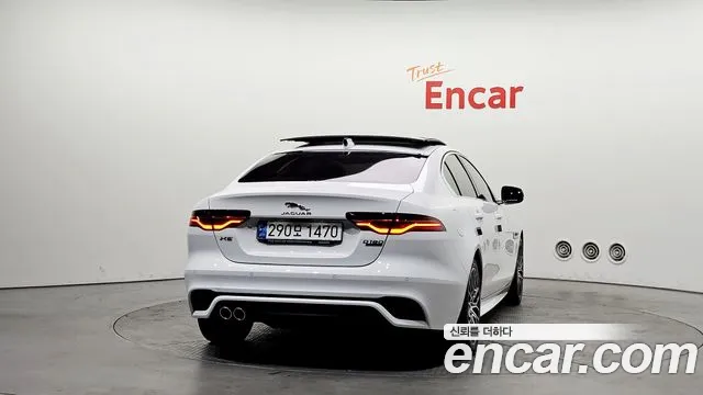Jaguar XE 2020 — фото 4