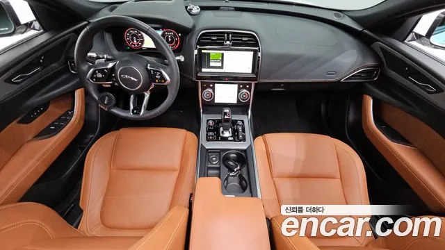 Jaguar XE 2020 — фото 7