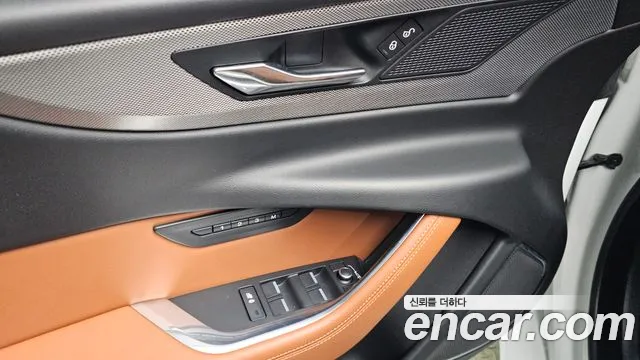 Jaguar XE 2020 — фото 13