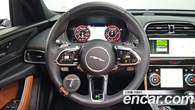 Jaguar XE 2020 — фото 15
