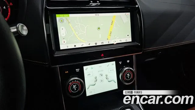 Jaguar XE 2020 — фото 16
