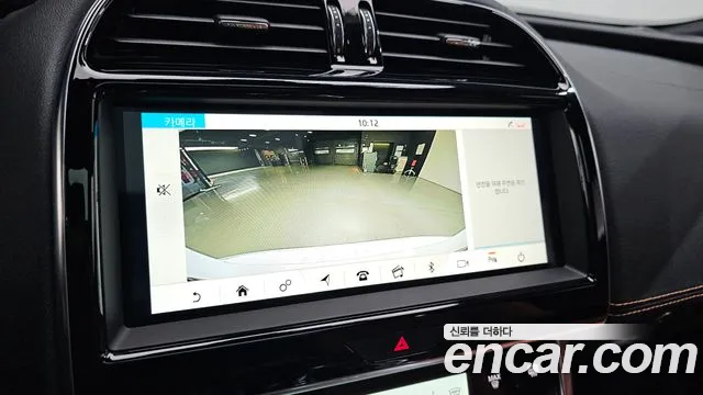 Jaguar XE 2020 — фото 17