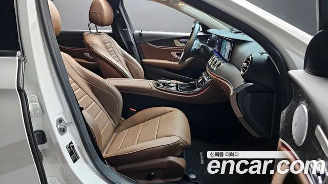 Mercedes-Benz E-Class 2020 — фото 10