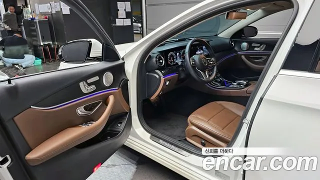 Mercedes-Benz E-Class 2020 — фото 11