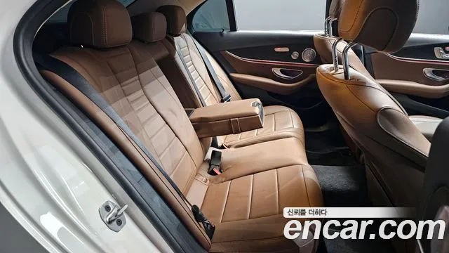 Mercedes-Benz E-Class 2020 — фото 12
