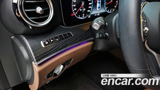 Mercedes-Benz E-Class 2020 — фото 16