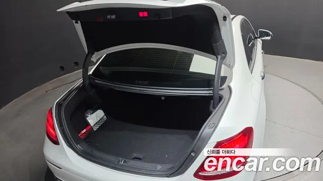 Mercedes-Benz E-Class 2020 — фото 20