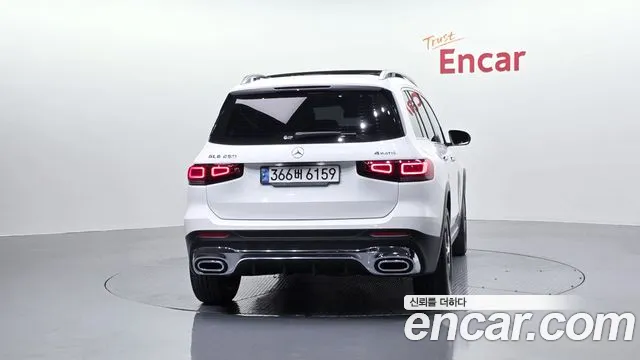 Mercedes-Benz GLB-Class 2022 — фото 4
