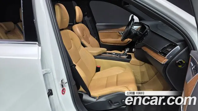 Volvo XC90 2020 — фото 10