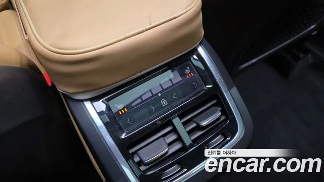 Volvo XC90 2020 — фото 20