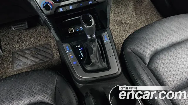 Hyundai AVANTE 2018 — фото 9