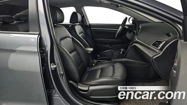 Hyundai AVANTE 2018 — фото 10
