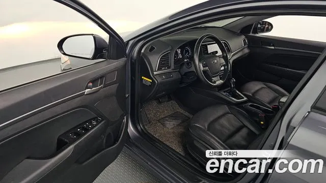 Hyundai AVANTE 2018 — фото 11