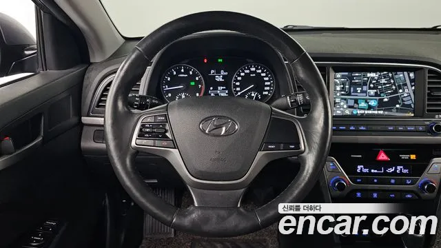 Hyundai AVANTE 2018 — фото 13