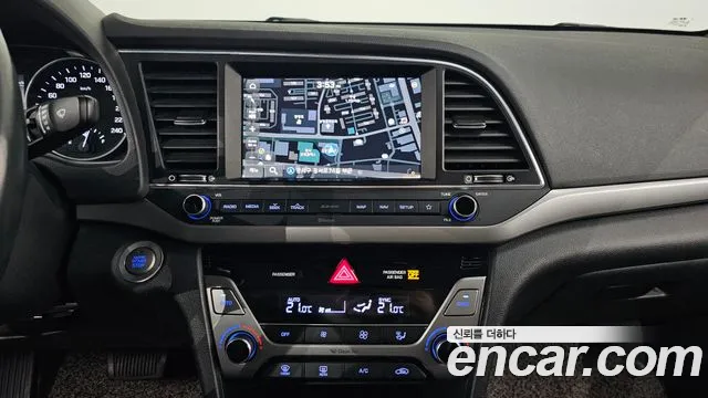 Hyundai AVANTE 2018 — фото 14