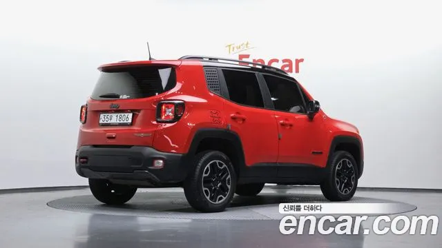 Jeep Renegade 2018 — фото 2