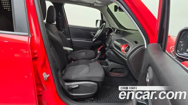 Jeep Renegade 2018 — фото 11