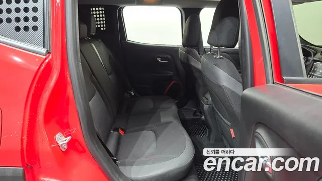 Jeep Renegade 2018 — фото 12