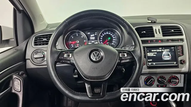 Volkswagen Polo 2015 — фото 13