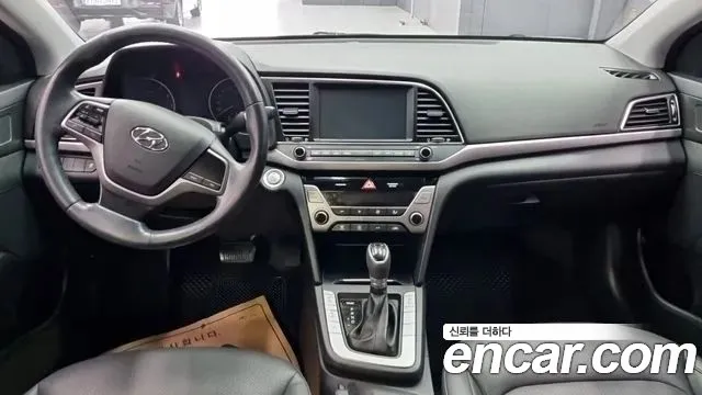 Hyundai AVANTE 2018 — фото 12