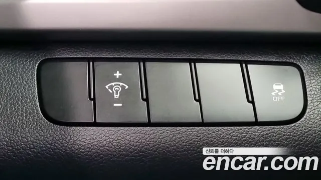 Hyundai AVANTE 2018 — фото 14