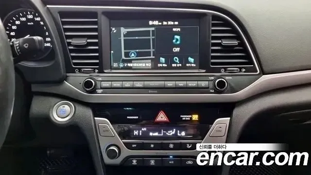 Hyundai AVANTE 2018 — фото 17