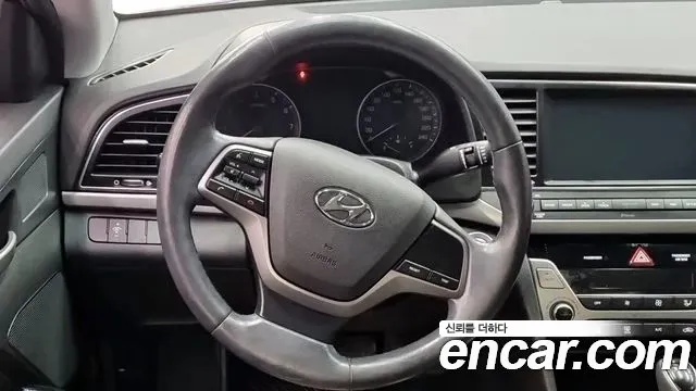 Hyundai AVANTE 2018 — фото 18