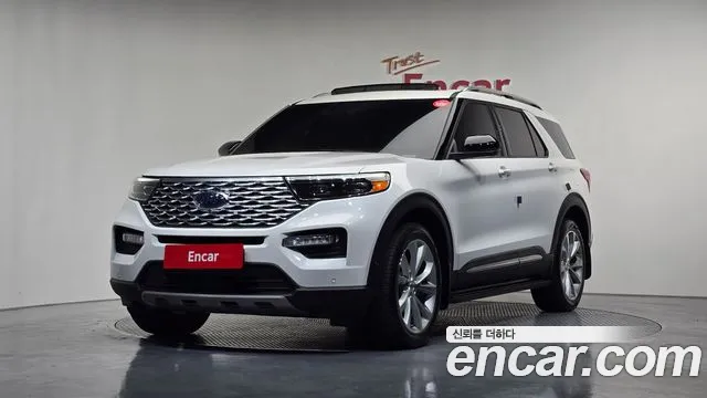 Ford Explorer 2023 — фото 1