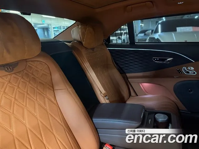 Bentley Flying Spur 2021 — фото 16