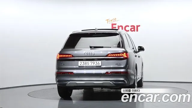 Audi Q7 2021 — фото 4