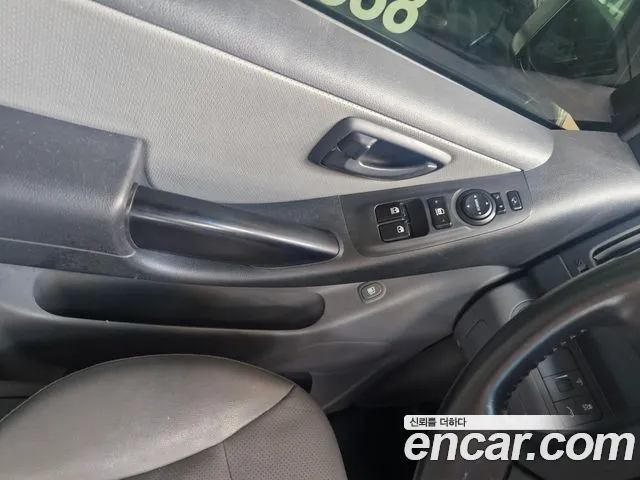 Hyundai Starex 2021 — фото 19