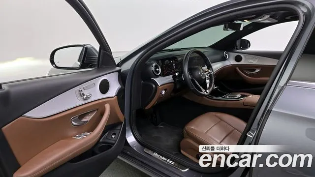Mercedes-Benz E-Class 2021 — фото 10