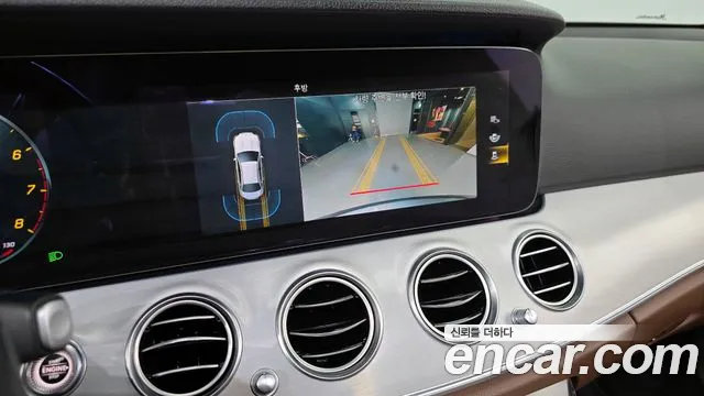 Mercedes-Benz E-Class 2021 — фото 15