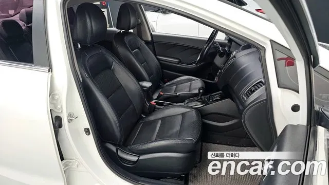 Kia K3 2015 — фото 10