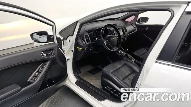 Kia K3 2015 — фото 11
