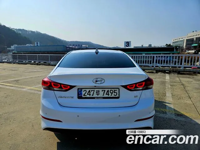Hyundai AVANTE 2018 — фото 5