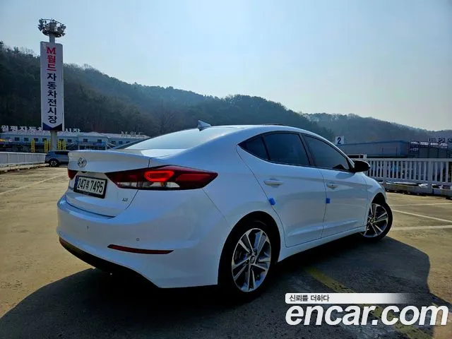 Hyundai AVANTE 2018 — фото 6