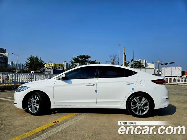 Hyundai AVANTE 2018 — фото 8