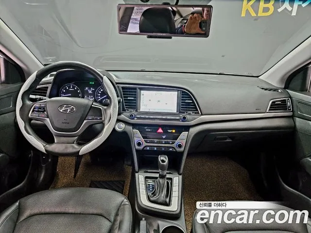 Hyundai AVANTE 2018 — фото 10