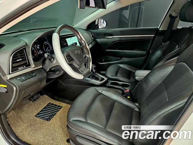 Hyundai AVANTE 2018 — фото 11