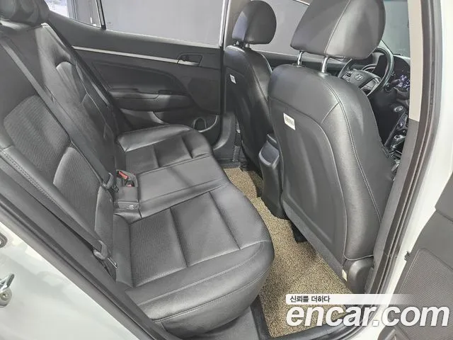 Hyundai AVANTE 2018 — фото 13